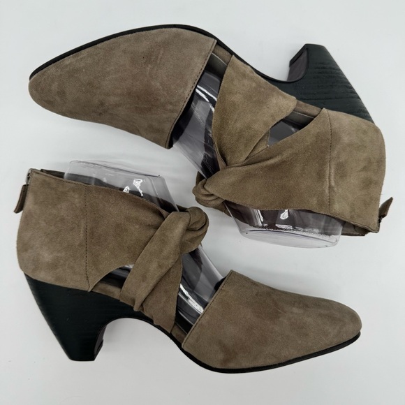 Eileen Fisher Taupe Suede Heeled Shoes - Picture 8 of 13
